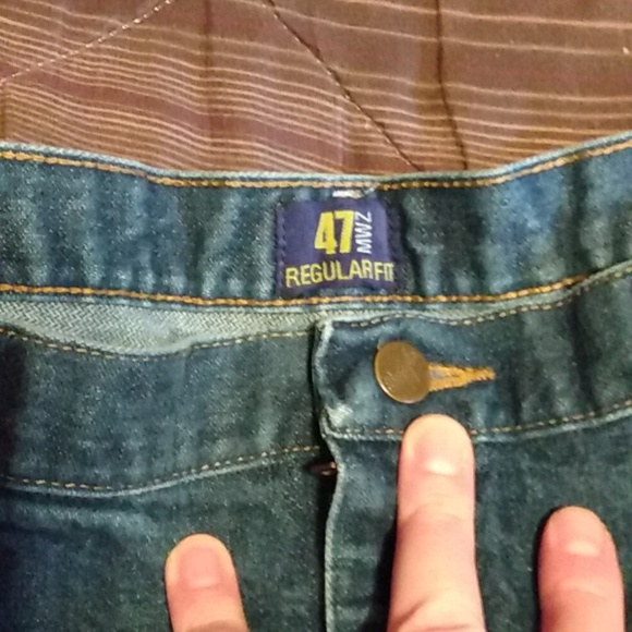 Wrangler regular fit cowboy cut 42 waist and 34 length - Picture 2 of 5